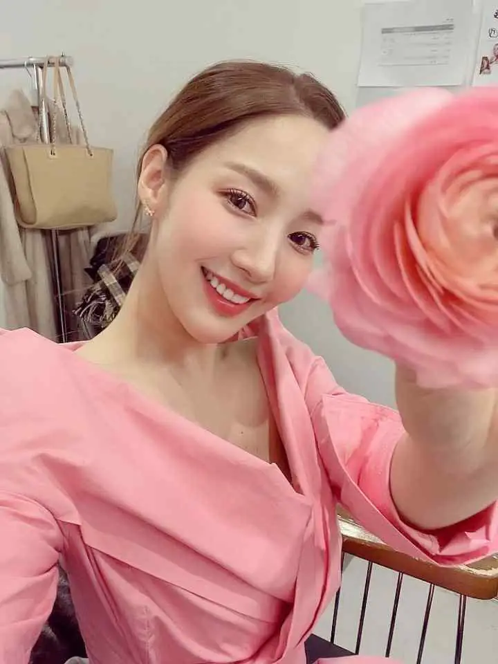 Park Min Young - park-min-young-sexy-54.webp